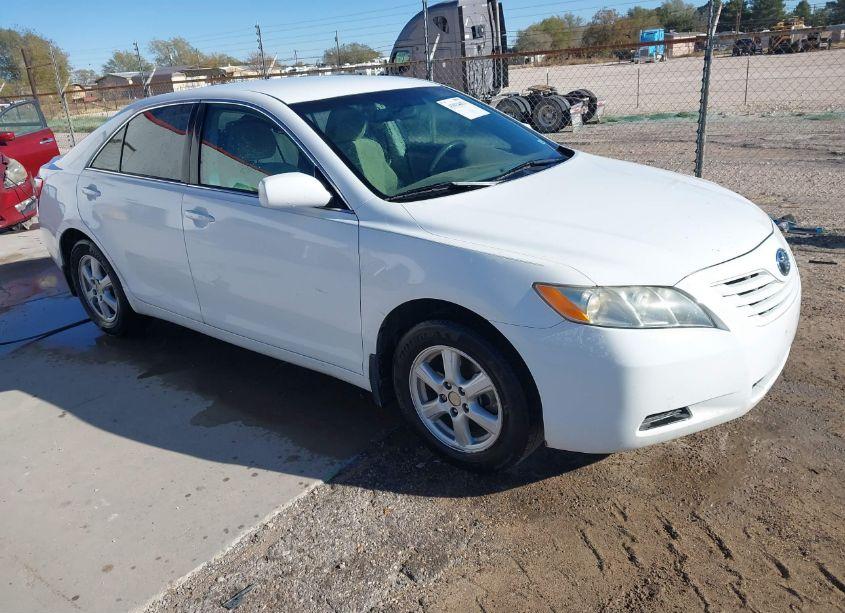 2007 Toyota Camry LE (VIN 4T1BE46KX7U541842) main photo
