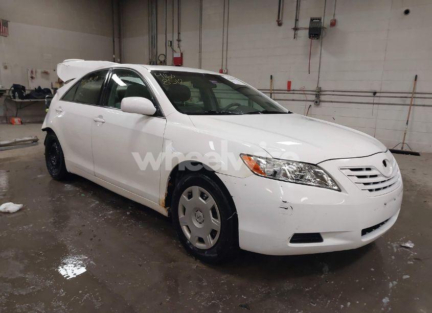 2007 Toyota Camry LE (VIN 4T1BE46KX7U553280) main photo
