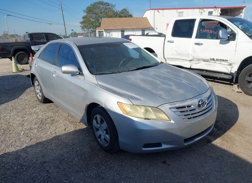 2007 Toyota Camry LE (VIN 4T1BE46KX7U561251) main photo