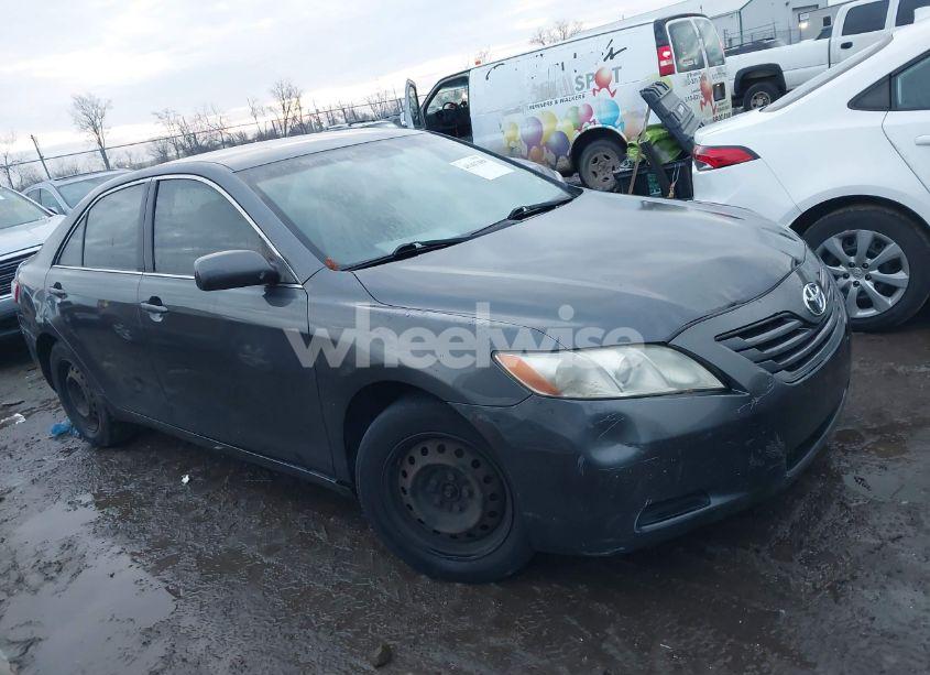2007 Toyota Camry LE (VIN 4T1BE46KX7U647787) main photo