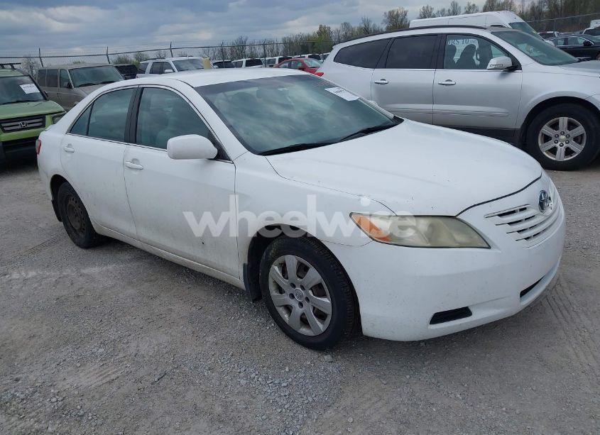 2007 Toyota Camry LE (VIN 4T1BE46KX7U664699) main photo