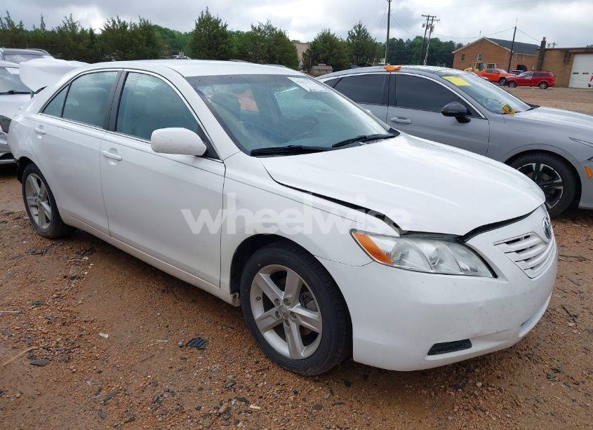 2007 Toyota Camry LE (VIN 4T1BE46KX7U686427) main photo