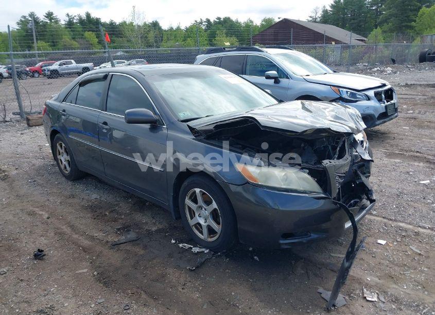 2007 Toyota Camry LE (VIN 4T1BE46KX7U710497) main photo