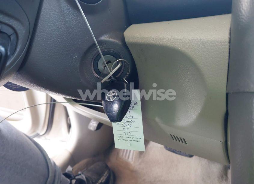 Photo 11 of 2009 Toyota Camry LE (VIN 4T1BE46KX9U263771)