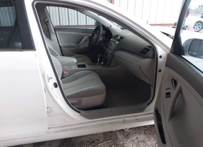 Photo 5 of 2009 Toyota Camry LE (VIN 4T1BE46KX9U821070)