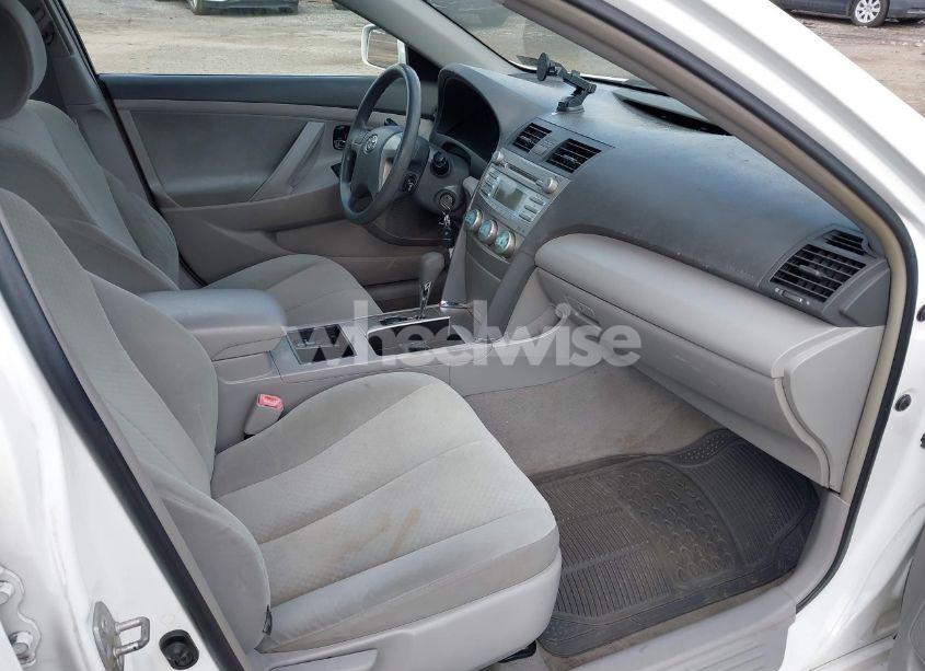 Photo 5 of 2009 Toyota Camry LE (VIN 4T1BE46KX9U847622)