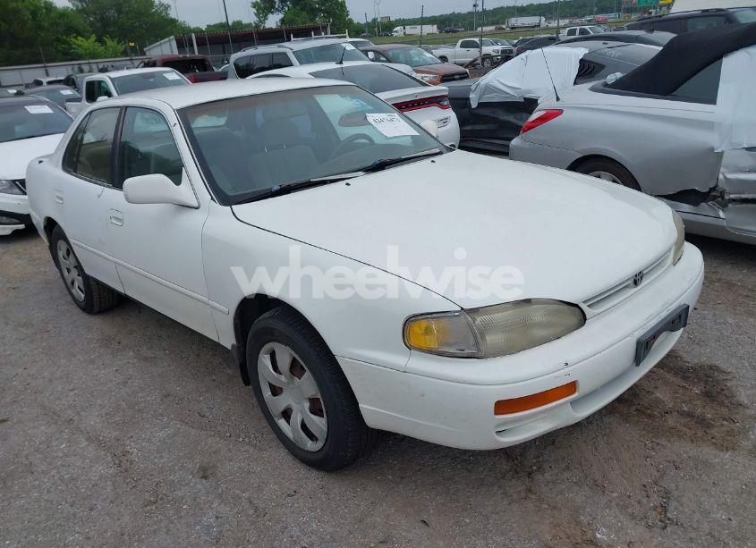 1996 Toyota Camry LE/XLE/SE (VIN 4T1BF12K0TU863496) main photo