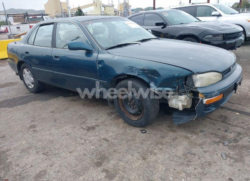 1996 Toyota Camry LE/XLE/SE (VIN 4T1BF12K3TU117205) main photo