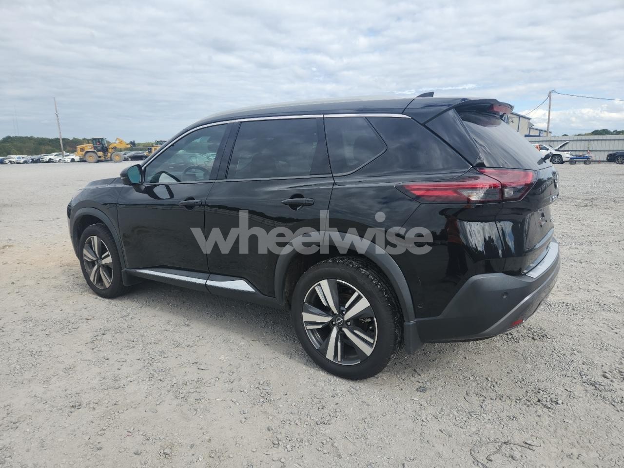 Photo 2 of 2023 NISSAN ROGUE SL (VIN 4T1BF1FK0CU018433)