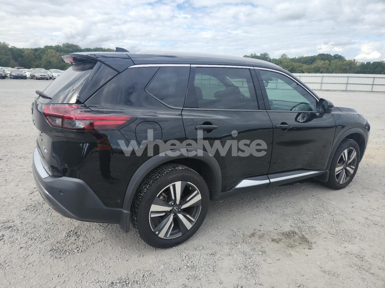 Photo 3 of 2023 NISSAN ROGUE SL (VIN 4T1BF1FK0CU018433)