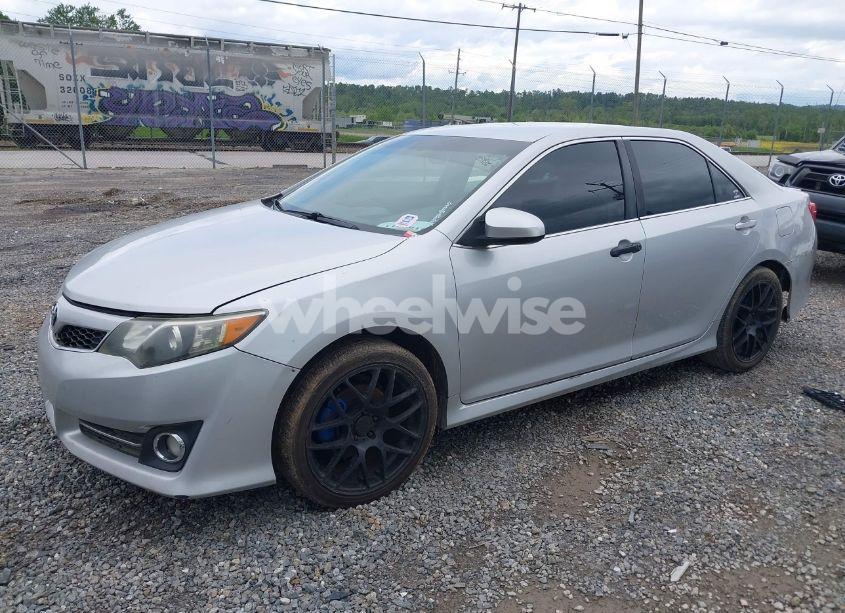 Photo 2 of 2012 Toyota Camry SE (VIN 4T1BF1FK0CU198657)