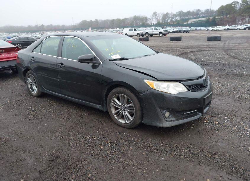 2013 Toyota Camry SE (VIN 4T1BF1FK0DU204877) main photo