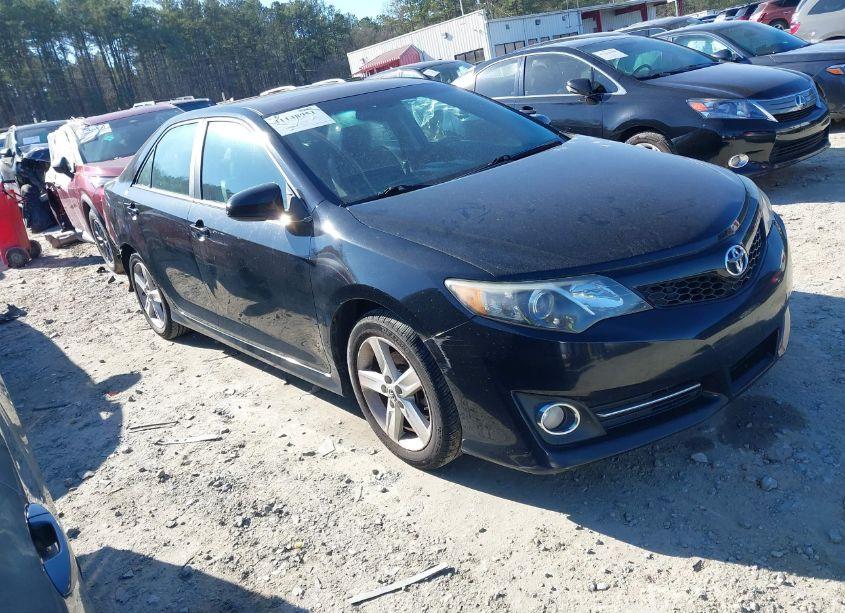 2013 Toyota Camry SE (VIN 4T1BF1FK0DU218181) main photo