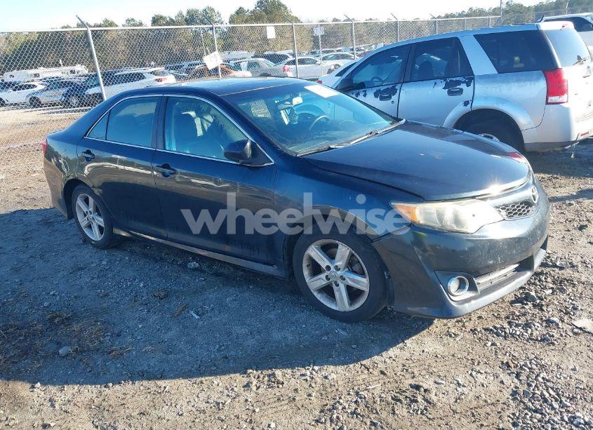 2013 Toyota Camry SE (VIN 4T1BF1FK0DU226071) main photo