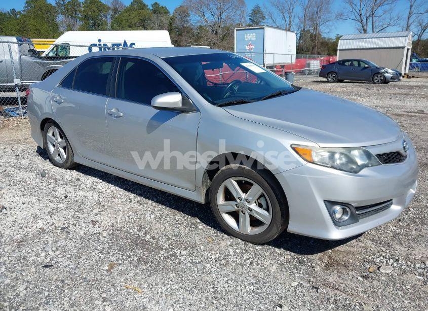 2013 Toyota Camry SE (VIN 4T1BF1FK0DU230444) main photo