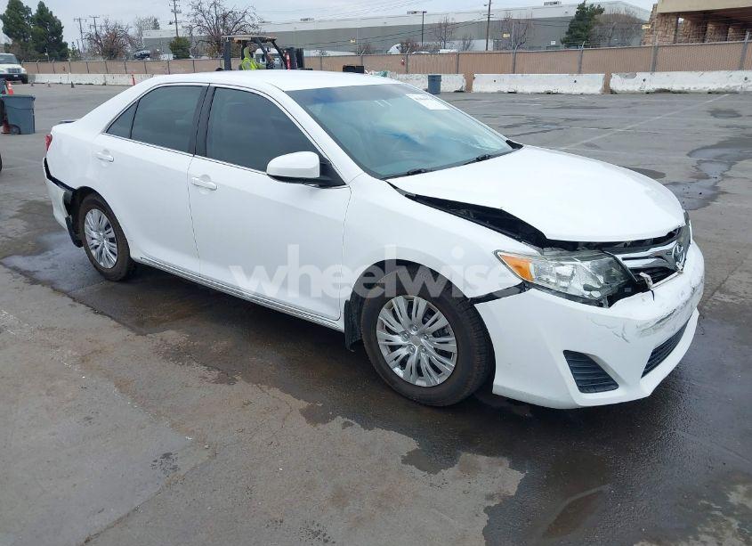 2013 Toyota Camry LE (VIN 4T1BF1FK0DU237426) main photo