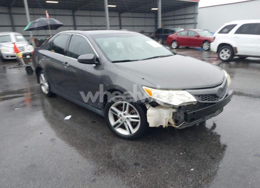 2013 Toyota Camry SE (VIN 4T1BF1FK0DU251780) main photo