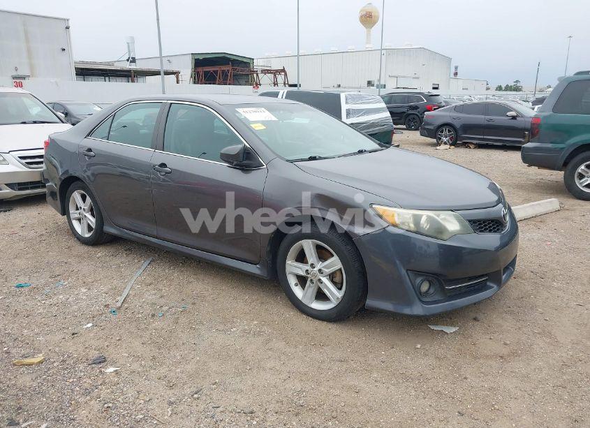 2013 Toyota Camry SE (VIN 4T1BF1FK0DU269356) main photo