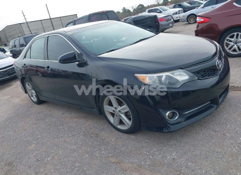 2013 Toyota Camry SE (VIN 4T1BF1FK0DU271057) main photo