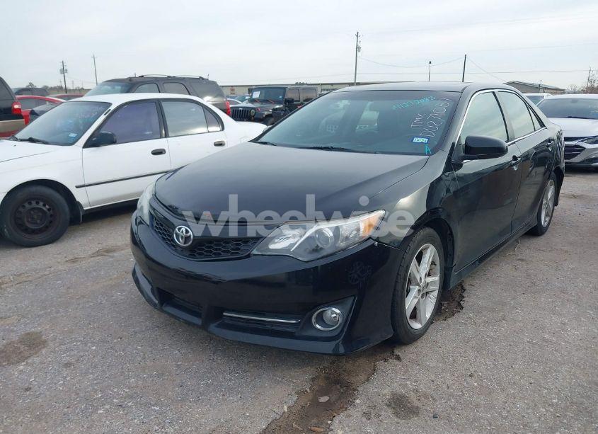 Photo 2 of 2013 Toyota Camry SE (VIN 4T1BF1FK0DU271057)