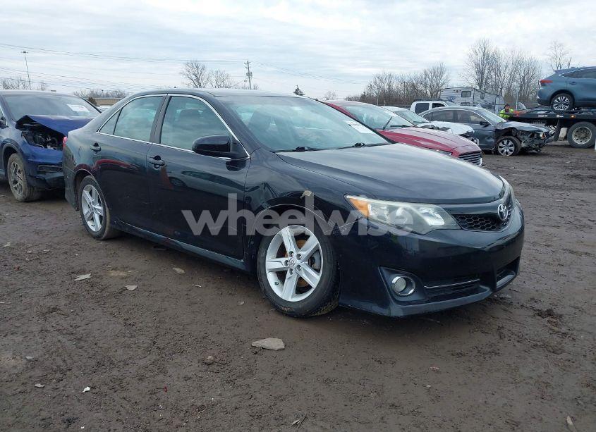 2013 Toyota Camry SE (VIN 4T1BF1FK0DU281314) main photo