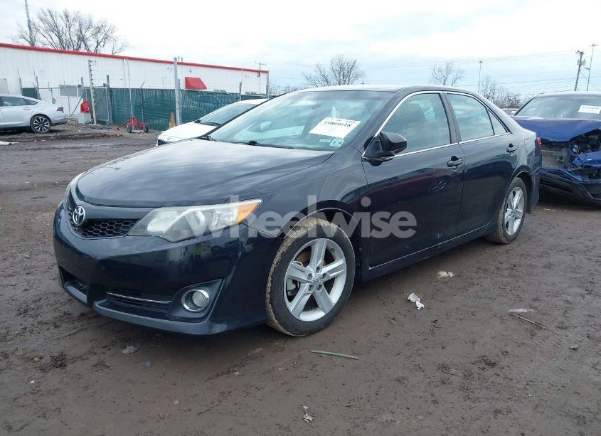 Photo 2 of 2013 Toyota Camry SE (VIN 4T1BF1FK0DU281314)