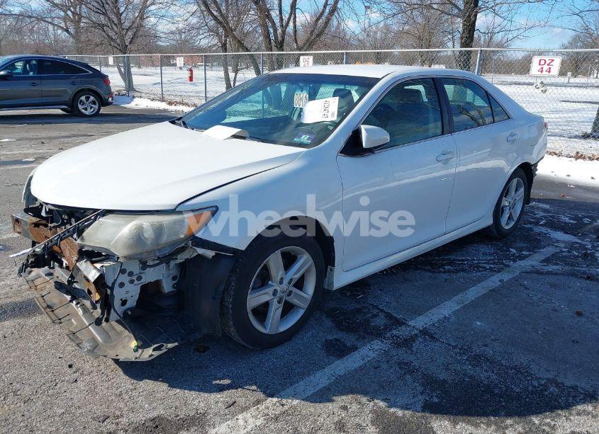 Photo 2 of 2013 Toyota Camry SE (VIN 4T1BF1FK0DU286755)