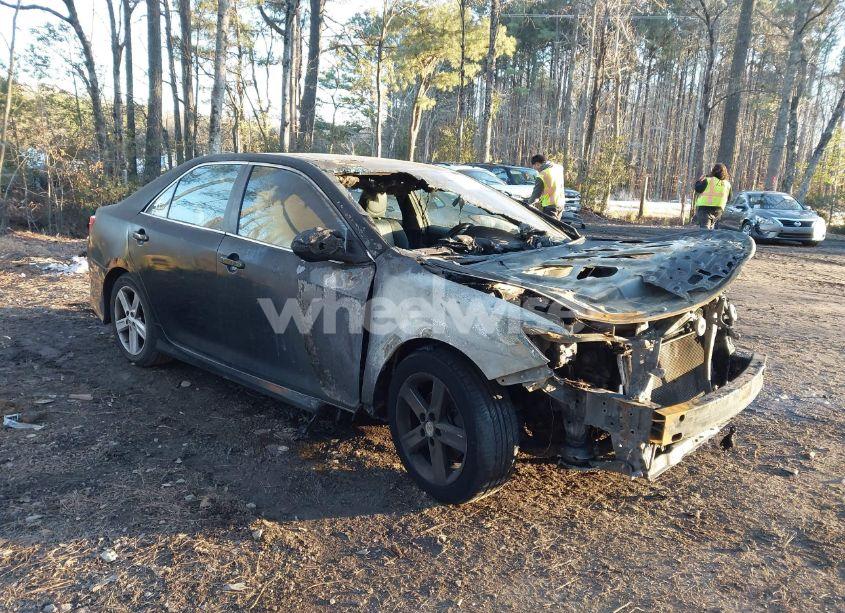 2013 Toyota Camry SE (VIN 4T1BF1FK0DU657381) main photo