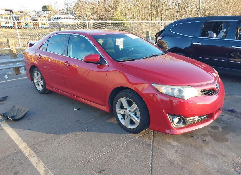 2013 Toyota Camry SE (VIN 4T1BF1FK0DU657817) main photo
