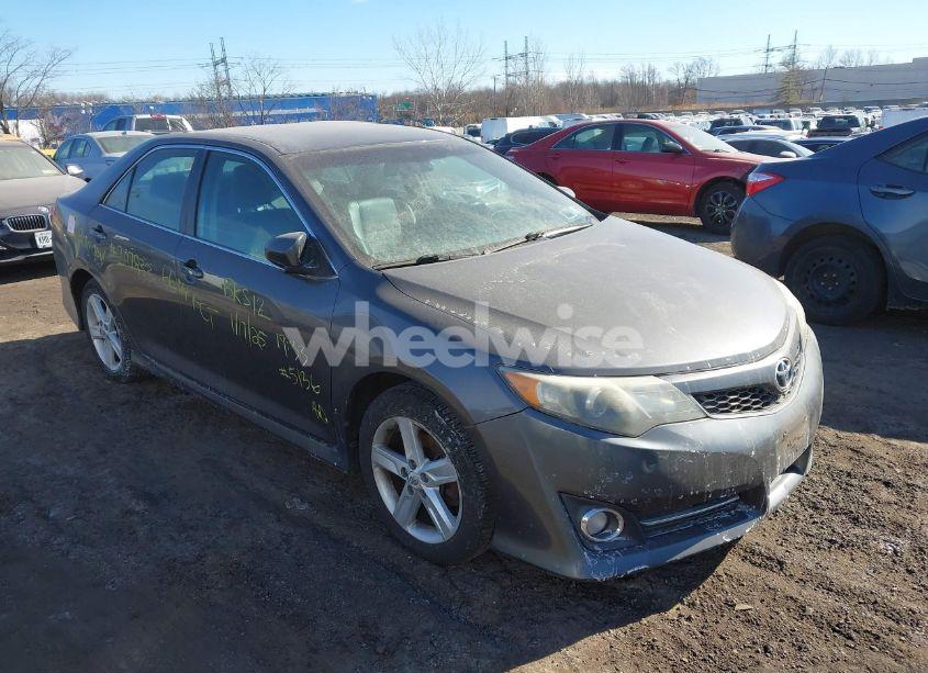 2013 Toyota Camry SE (VIN 4T1BF1FK0DU661947) main photo