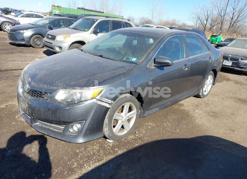 Photo 2 of 2013 Toyota Camry SE (VIN 4T1BF1FK0DU661947)