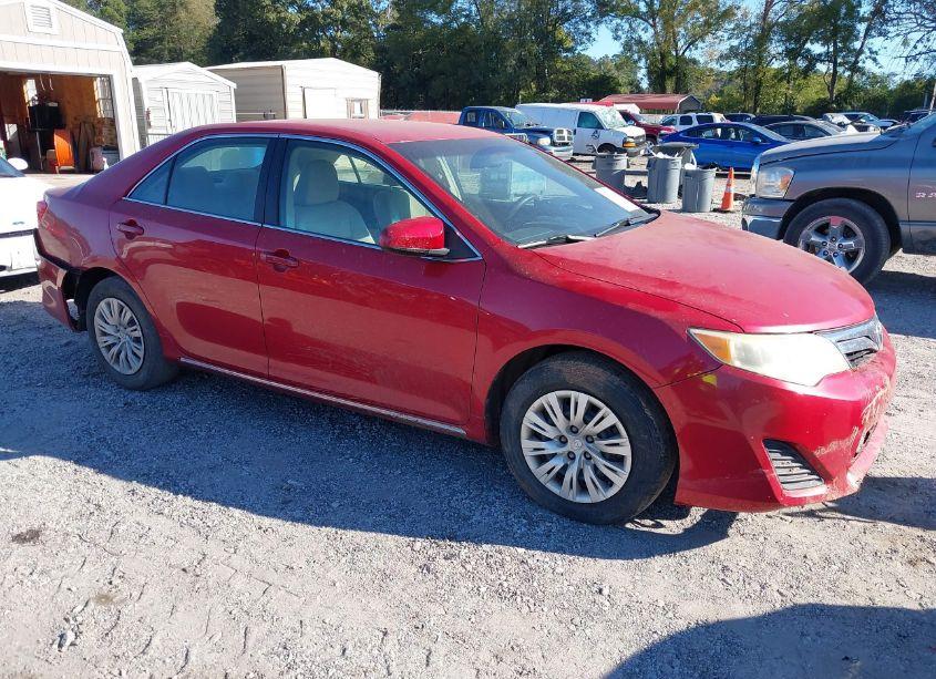 2013 Toyota Camry LE (VIN 4T1BF1FK0DU680076) main photo