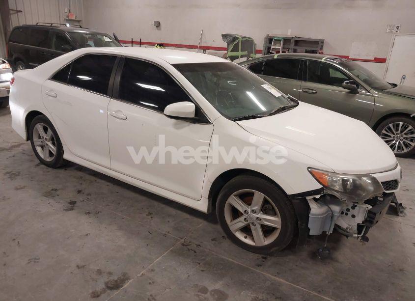 2013 Toyota Camry SE (VIN 4T1BF1FK0DU692180) main photo