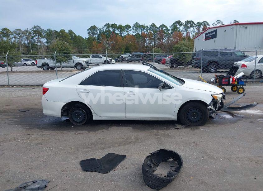 Photo 13 of 2013 Toyota Camry L (VIN 4T1BF1FK0DU705543)