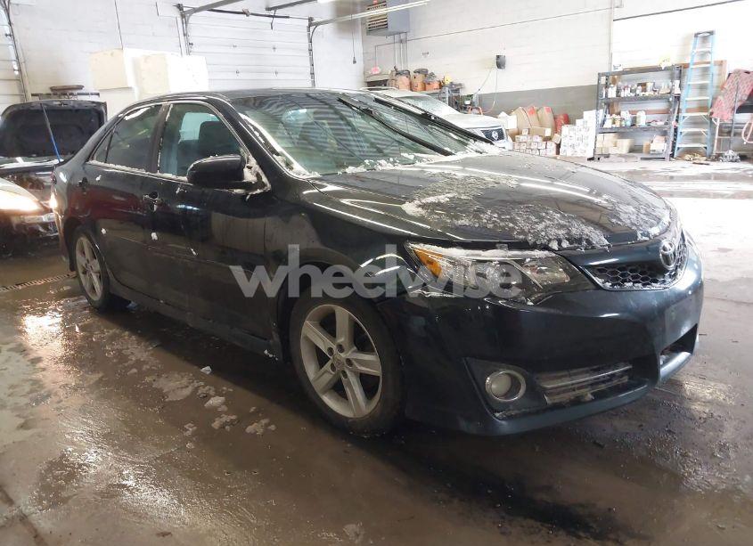 2014 Toyota Camry SE (VIN 4T1BF1FK0EU306066) main photo