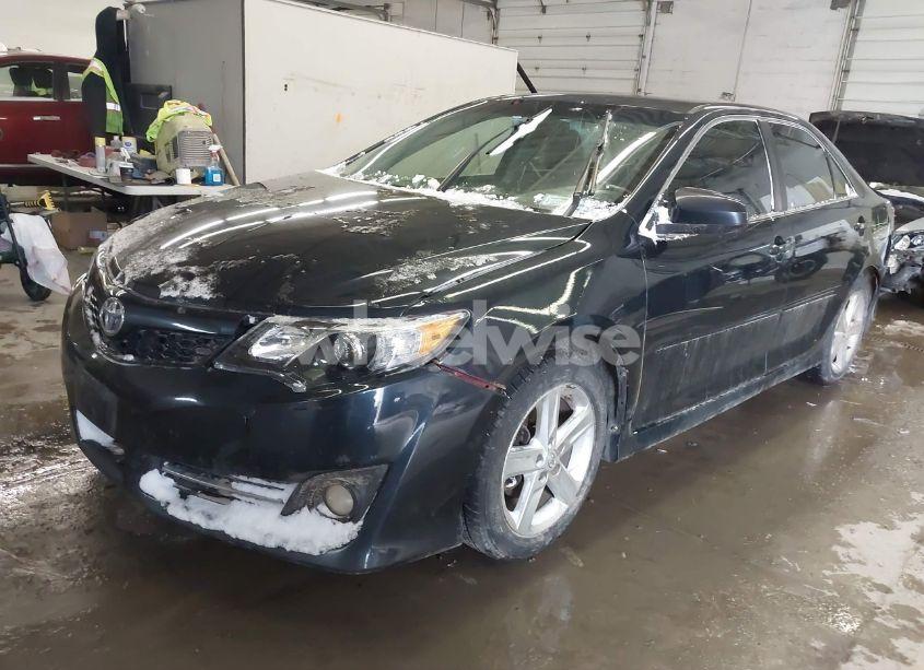 Photo 2 of 2014 Toyota Camry SE (VIN 4T1BF1FK0EU306066)