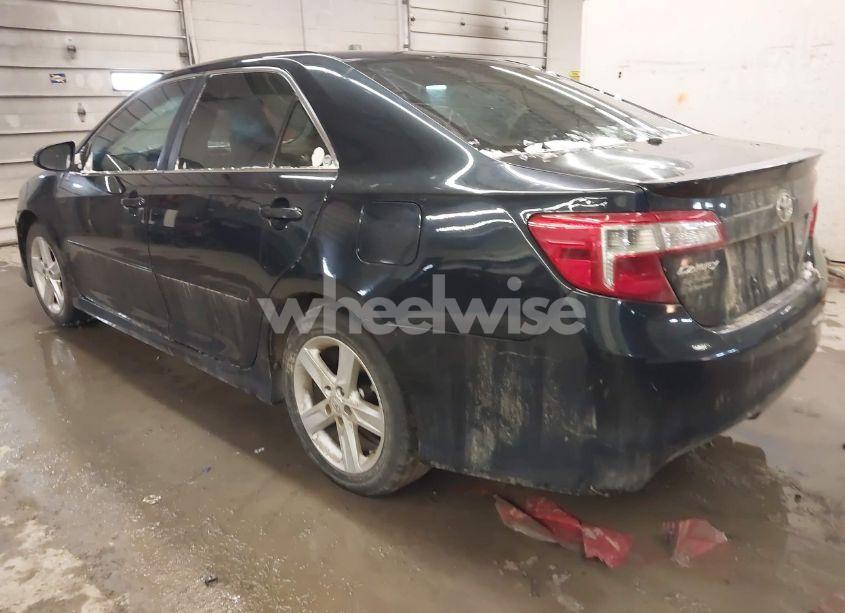 Photo 3 of 2014 Toyota Camry SE (VIN 4T1BF1FK0EU306066)