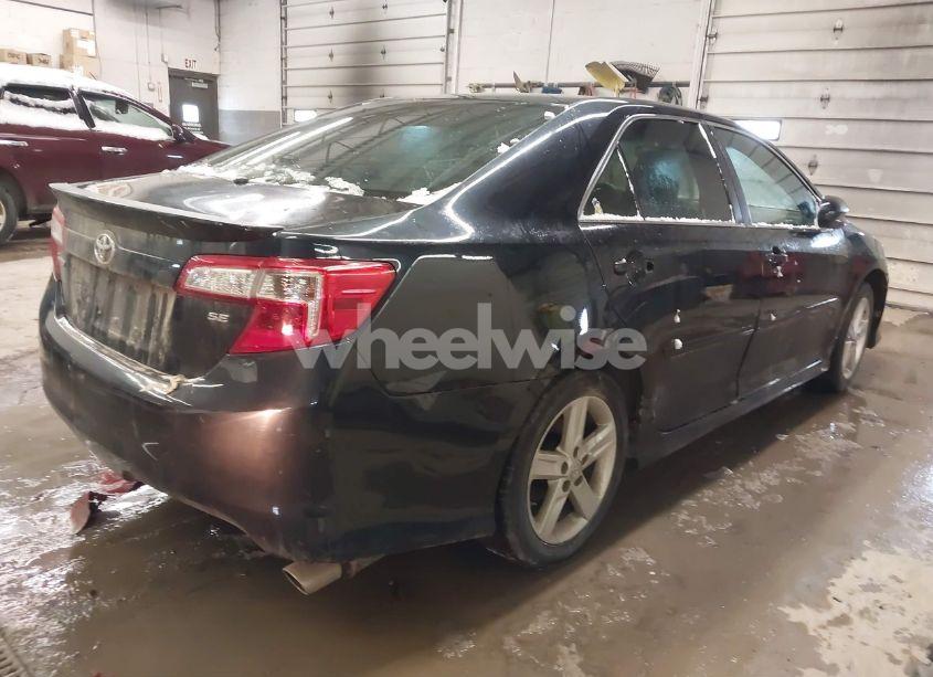 Photo 4 of 2014 Toyota Camry SE (VIN 4T1BF1FK0EU306066)