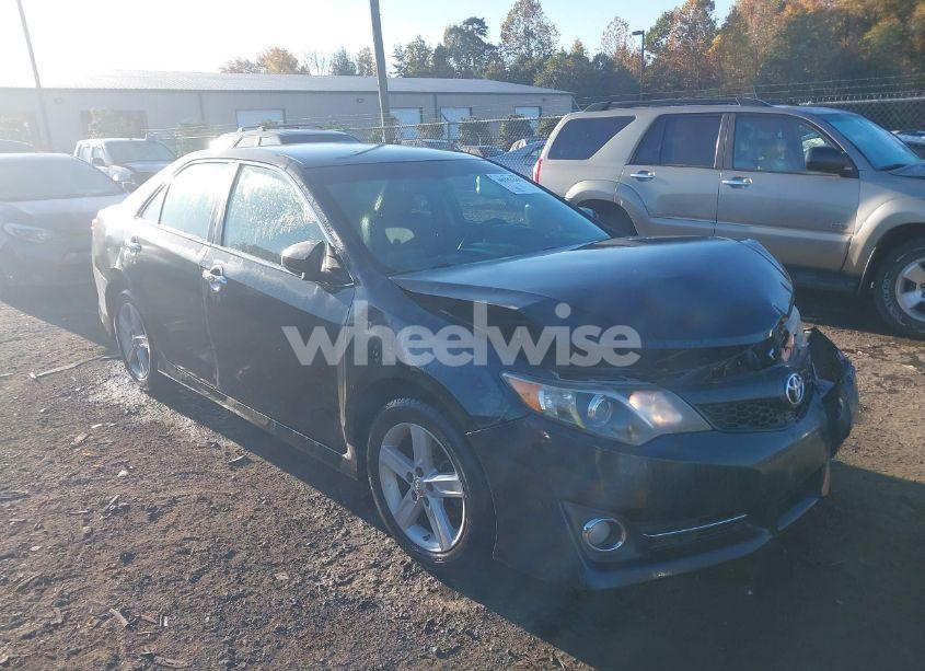 2014 Toyota Camry SE (VIN 4T1BF1FK0EU316113) main photo