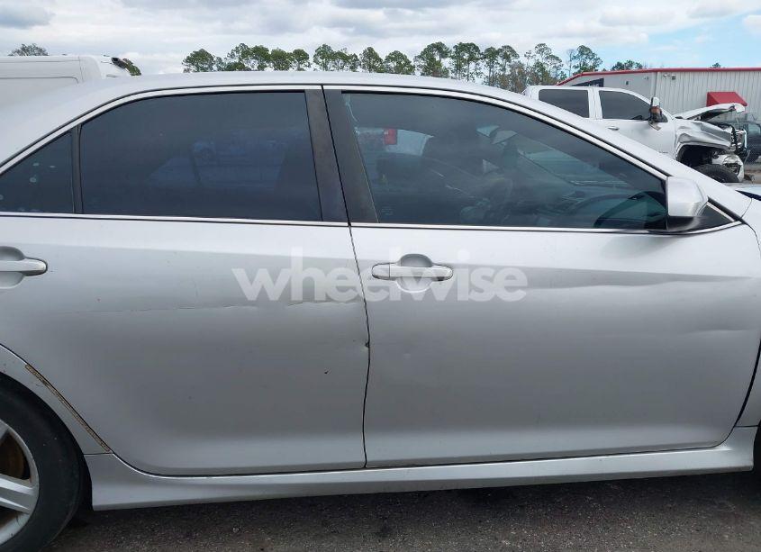 Photo 13 of 2014 Toyota Camry SE (VIN 4T1BF1FK0EU319786)