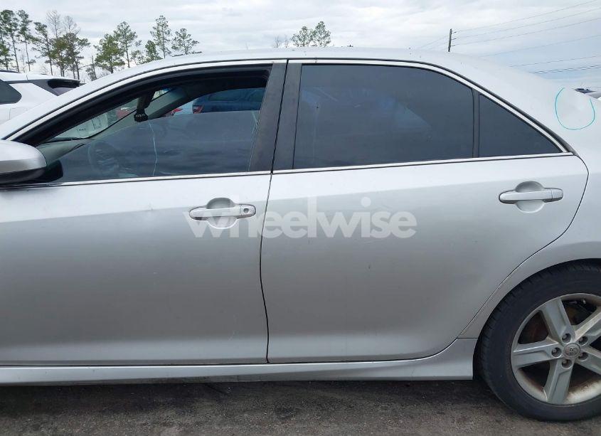 Photo 14 of 2014 Toyota Camry SE (VIN 4T1BF1FK0EU319786)