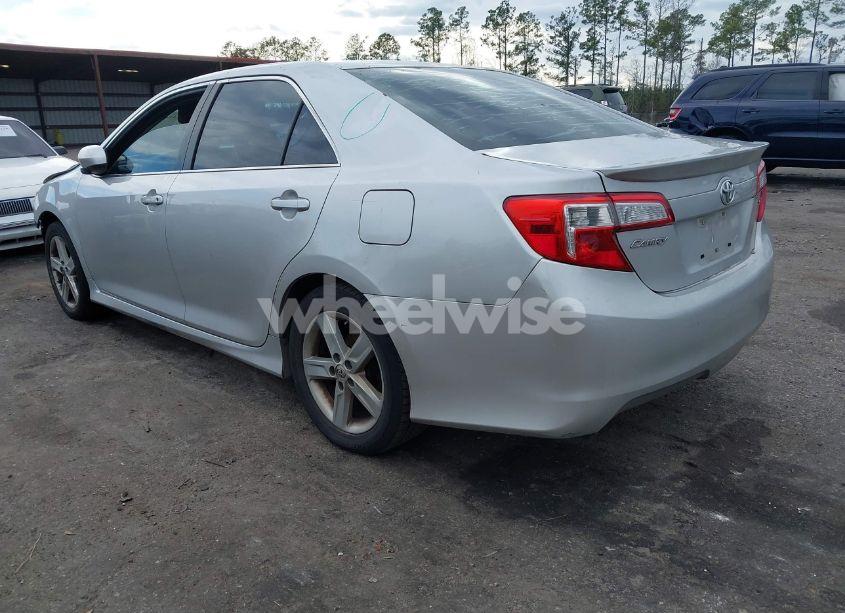 Photo 3 of 2014 Toyota Camry SE (VIN 4T1BF1FK0EU319786)