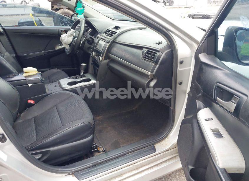 Photo 5 of 2014 Toyota Camry SE (VIN 4T1BF1FK0EU319786)