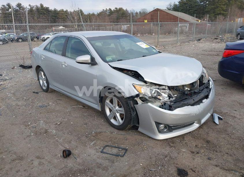 2014 Toyota Camry SE (VIN 4T1BF1FK0EU328908) main photo