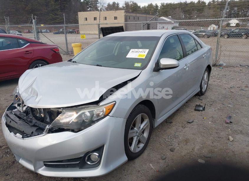 Photo 2 of 2014 Toyota Camry SE (VIN 4T1BF1FK0EU328908)