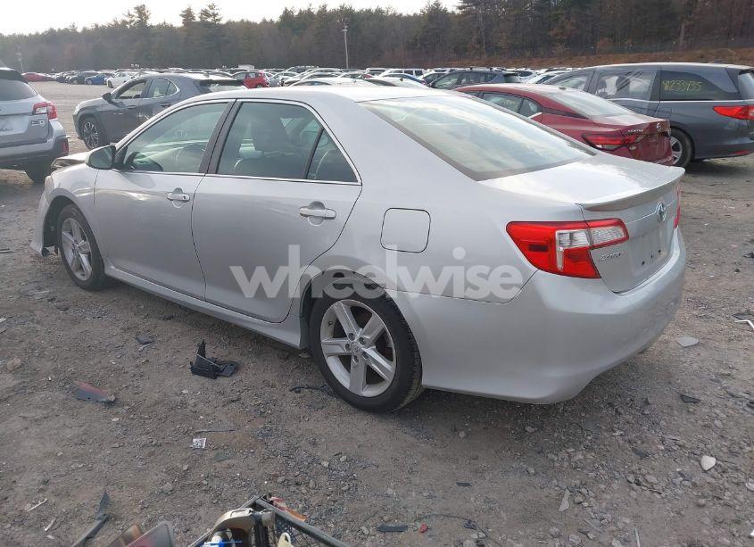 Photo 3 of 2014 Toyota Camry SE (VIN 4T1BF1FK0EU328908)