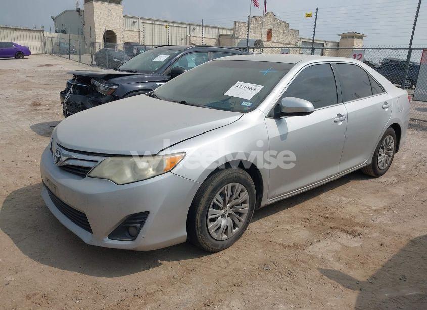 Photo 2 of 2014 Toyota Camry LE (VIN 4T1BF1FK0EU331159)