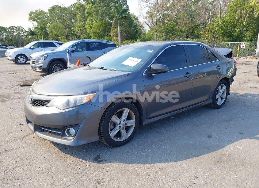 Photo 2 of 2014 Toyota Camry SE (VIN 4T1BF1FK0EU333445)