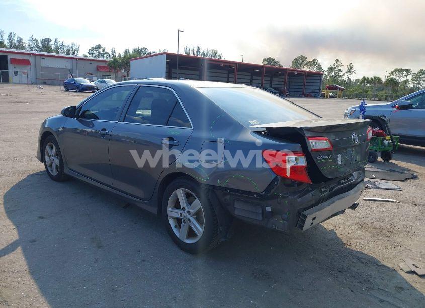 Photo 3 of 2014 Toyota Camry SE (VIN 4T1BF1FK0EU333445)