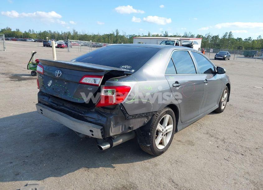 Photo 4 of 2014 Toyota Camry SE (VIN 4T1BF1FK0EU333445)